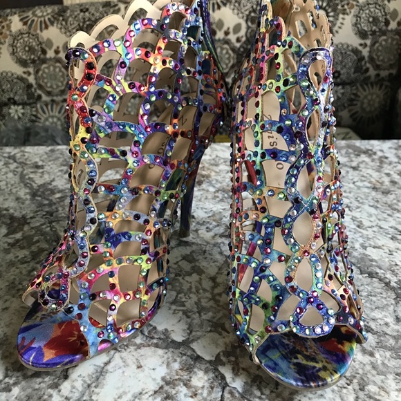 Woman’s high heeled shoes - Picture 4 of 6